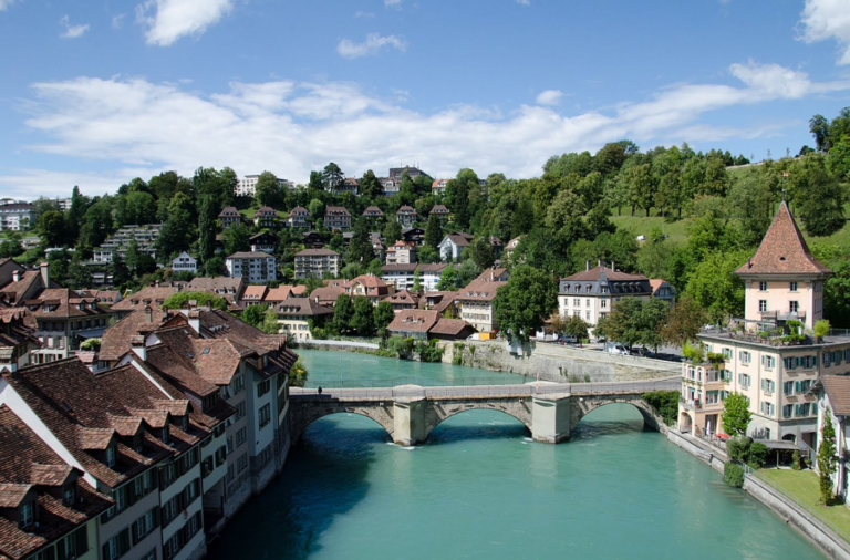 Mengenal Sungai Aare di Swiss, Tujuan Ribuan Wisatawan Setiap Tahun